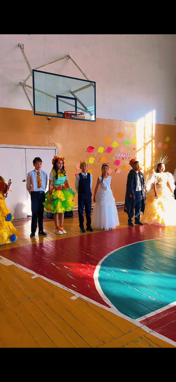 &quot;Алтын күз&quot; мерекелік іс-шарасы аясында 23 қазан күні 7-8 сынып оқушыларының қатысуымен әсерлі &quot;Күз Хандазасы мен Ханшайымы &quot; байқауы өтті