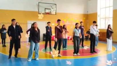 &quot; Алтын- күз-2025&quot; 24 қазан күні 9-11 сынып оқушылары көңілді де әсерлі &quot; Алтын күз &quot; кеші -өтті. 