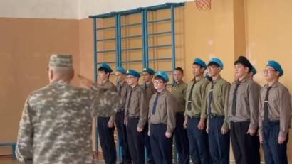 Республика күніне арналған патриоттық сайыс! 💪 22 қазан алғашқы әскери дайындық пәнінің мұғалімі М. Балпыковтың жетекшілігімен 10-сыныптар арасында «Қару – ердің серігі» атты патриоттық сайыс өтті. 
