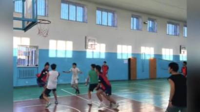 Күзгі демалыс қызыққа толы! Мектебіміздің баскетбол командасы қала мектептерінің командаларымен жолдастық кездесу ойынын өткізді.